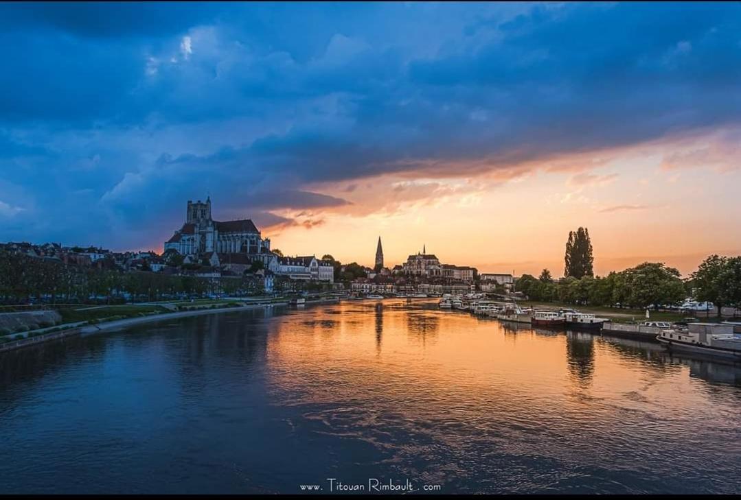 Вілла La Maison Des Artistes Осер Екстер'єр фото